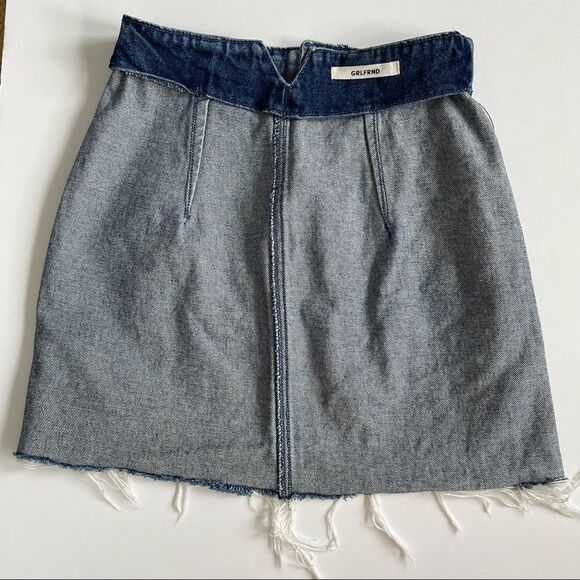 GRLFRND denim skirt ~ Button fly ~ size 24 ~ frayed hem - Picture 3 of 6